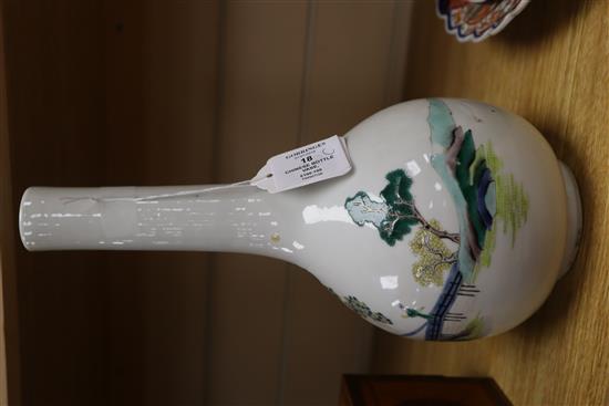 A Chinese famille verte bottle-shaped vase, Kangxi mark, Republic period H 31cm